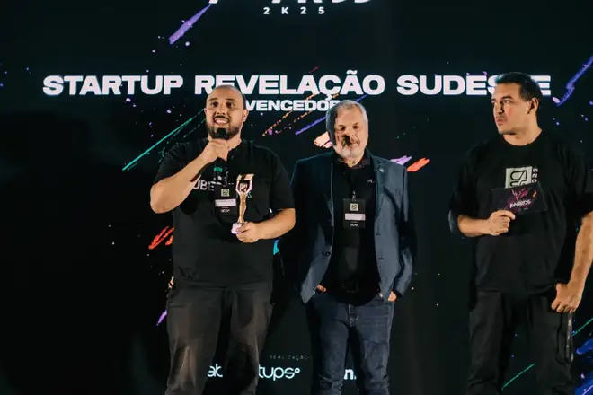 Discurso no palco do Startup Revelação Sudeste 2025